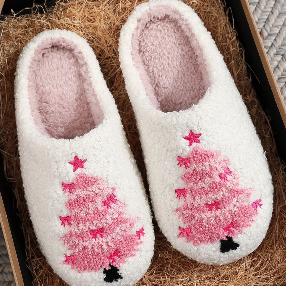 Cozy Pink Christmas Tree Slippers